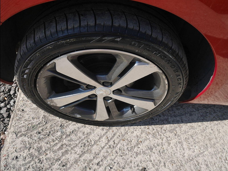 Peugeot 308 SW 1.2 PureTech Allure Estate 5dr Petrol Manual Euro 6 (s/s) (130 ps) 5dr Manual 2026