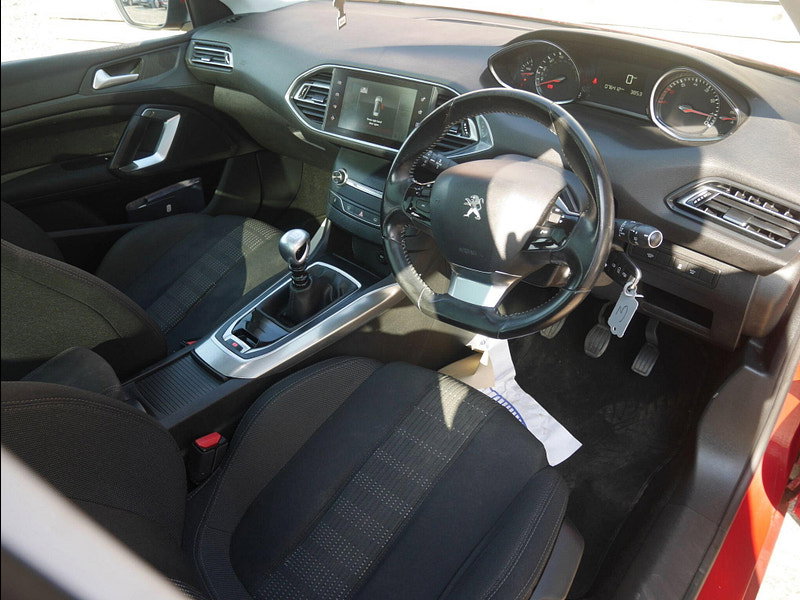 Peugeot 308 SW 1.2 PureTech Allure Estate 5dr Petrol Manual Euro 6 (s/s) (130 ps) 5dr Manual 2026