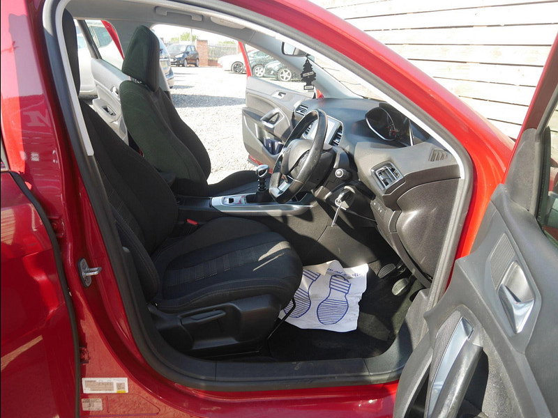 Peugeot 308 SW 1.2 PureTech Allure Estate 5dr Petrol Manual Euro 6 (s/s) (130 ps) 5dr Manual 2026