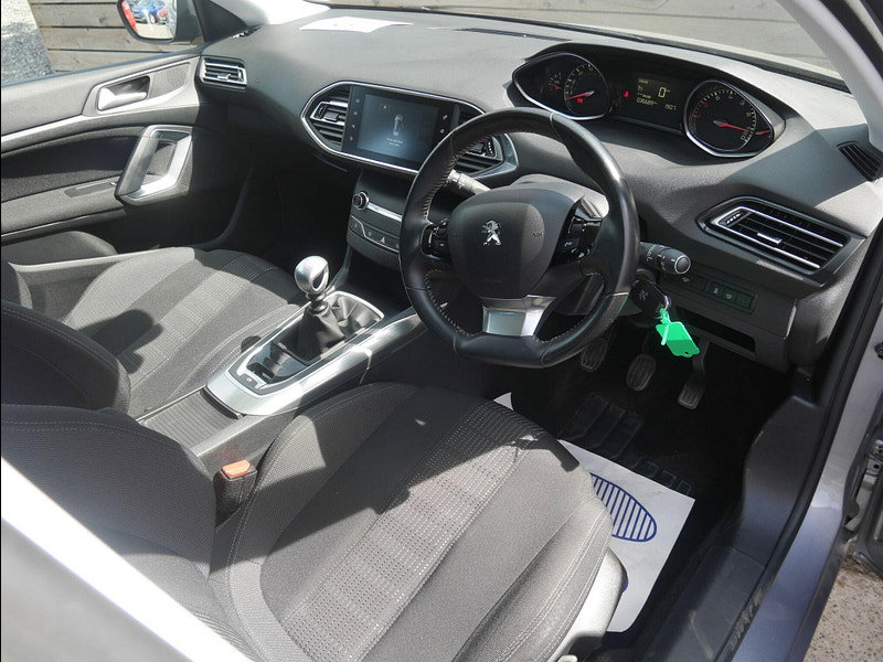 Peugeot 308 SW 1.2 PureTech Allure Estate 5dr Petrol Manual Euro 6 (s/s) (130 ps) 5dr Manual 2026