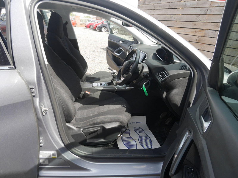 Peugeot 308 SW 1.2 PureTech Allure Estate 5dr Petrol Manual Euro 6 (s/s) (130 ps) 5dr Manual 2026