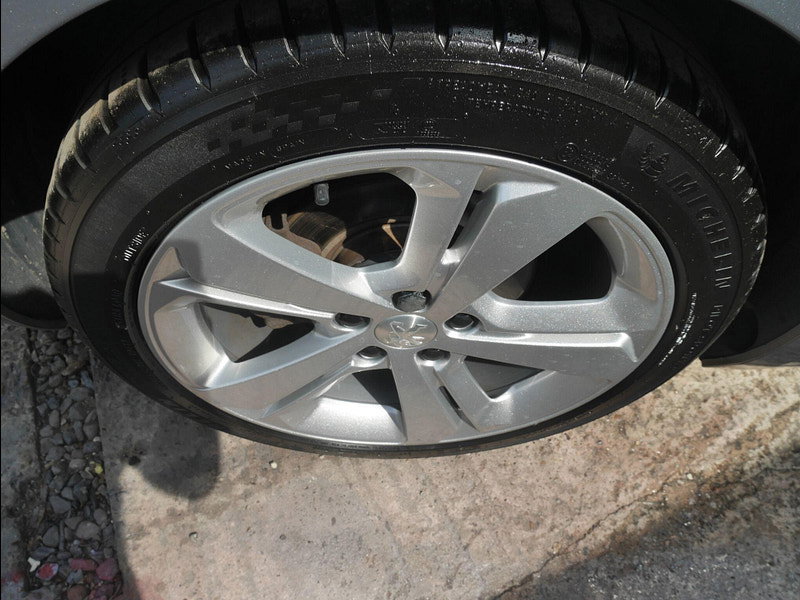 Peugeot 308 SW 1.2 PureTech Allure Estate 5dr Petrol Manual Euro 6 (s/s) (130 ps) 5dr Manual 2026