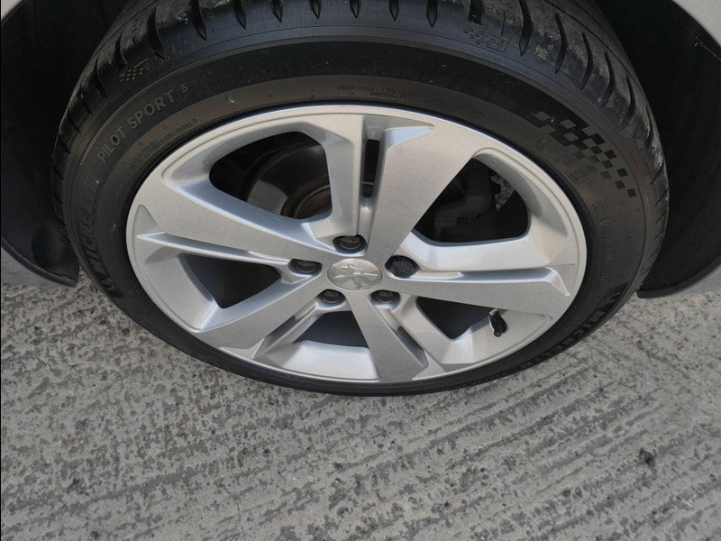 Peugeot 308 SW 1.2 PureTech Allure Estate 5dr Petrol Manual Euro 6 (s/s) (130 ps) 5dr Manual 2026