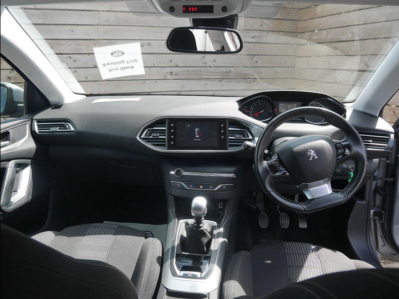 Peugeot 308 SW 1.2 PureTech Allure Estate 5dr Petrol Manual Euro 6 (s/s) (130 ps) 5dr Manual 2026