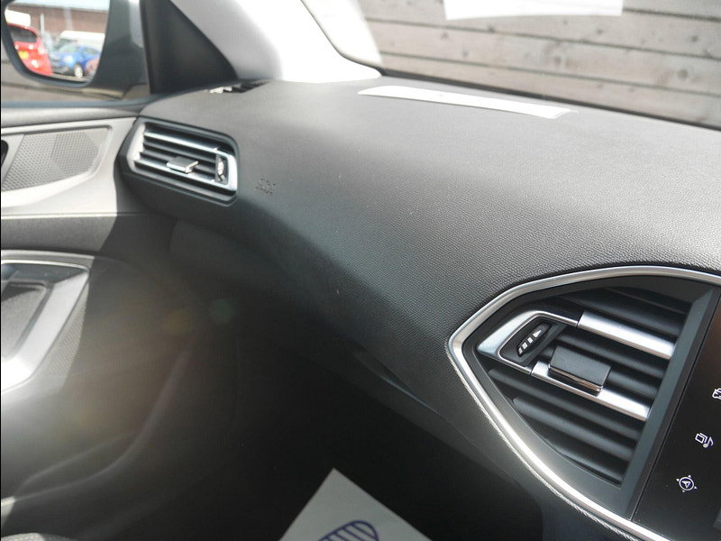 Peugeot 308 SW 1.2 PureTech Allure Estate 5dr Petrol Manual Euro 6 (s/s) (130 ps) 5dr Manual 2026