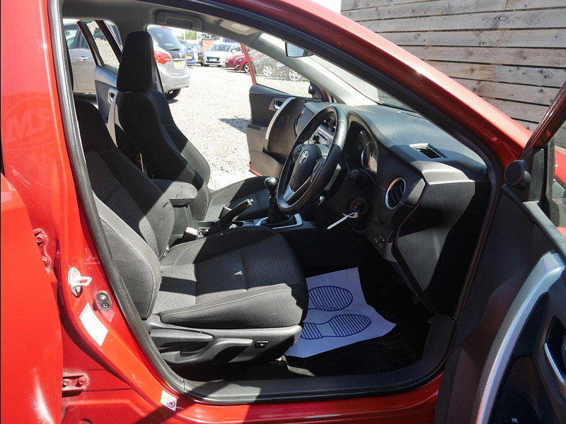 Toyota Auris 1.33 Dual VVT-i Icon Plus Hatchback 5dr Petrol Manual Euro 5 (s/s) (101 ps) 5dr Manual 2026