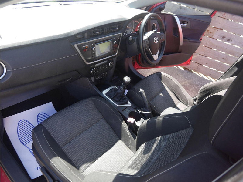 Toyota Auris 1.33 Dual VVT-i Icon Plus Hatchback 5dr Petrol Manual Euro 5 (s/s) (101 ps) 5dr Manual 2026