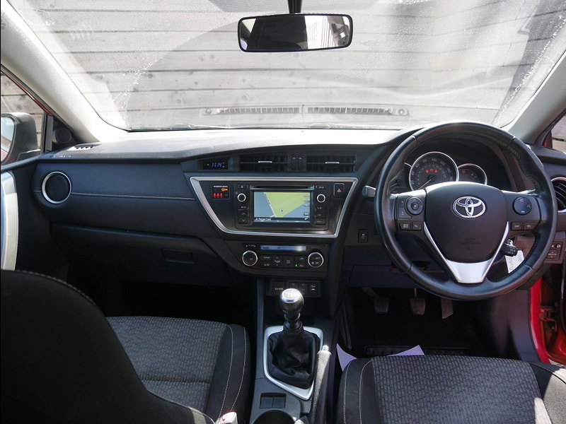 Toyota Auris 1.33 Dual VVT-i Icon Plus Hatchback 5dr Petrol Manual Euro 5 (s/s) (101 ps) 5dr Manual 2026