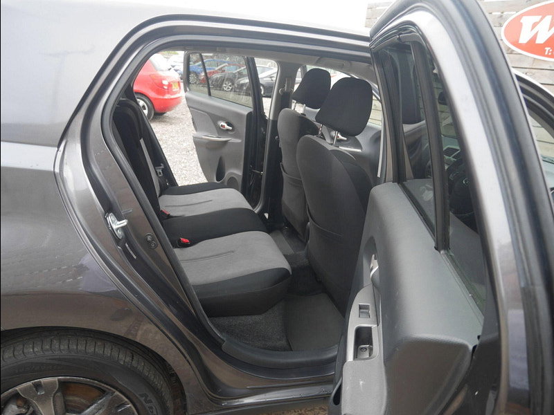 Toyota Urban Cruiser 1.4 D-4D SUV 5dr Diesel Manual 4WD Euro 5 (90 ps) 5dr Manual 2026