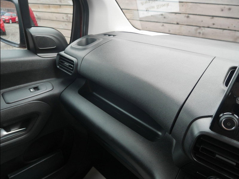 Vauxhall Combo Life 1.2 Turbo GPF Energy MPV 5dr Petrol Manual Euro 6 (s/s) (7 Seat) (110 ps) 5dr Manual 2026