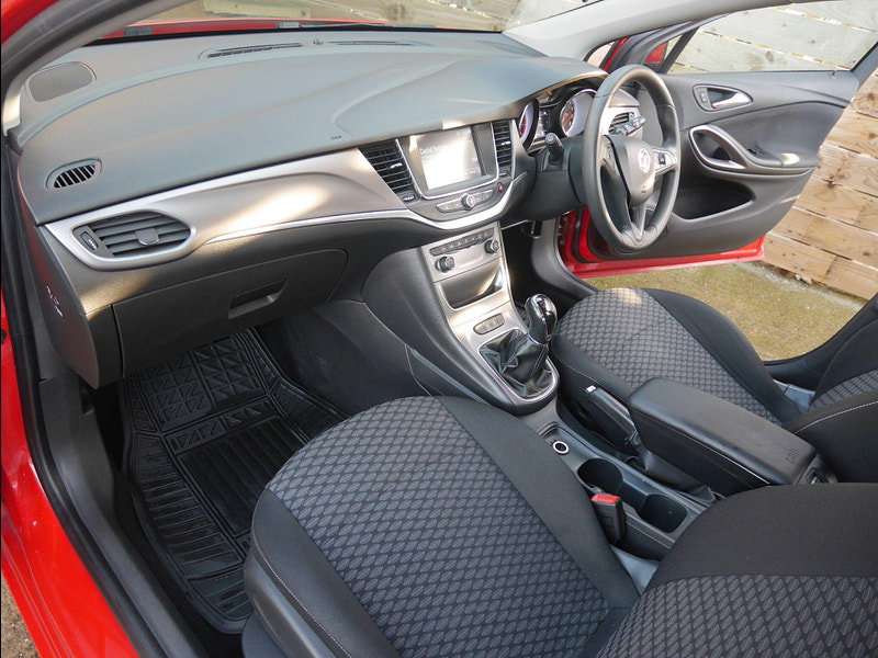 Vauxhall Astra 1.0i Turbo ecoFLEX Design Hatchback 5dr Petrol Manual Euro 6 (s/s) (105 ps) 5dr Manual 2026