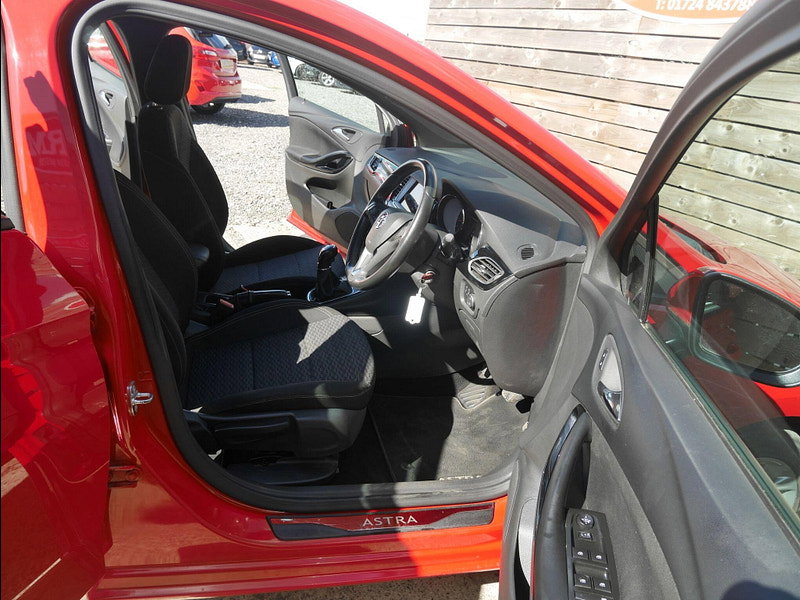 Vauxhall Astra 1.4i Turbo SRi Hatchback 5dr Petrol Manual Euro 6 (150 ps) 5dr Manual 2026