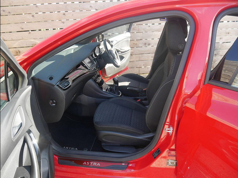 Vauxhall Astra 1.4i Turbo SRi Hatchback 5dr Petrol Manual Euro 6 (150 ps) 5dr Manual 2026