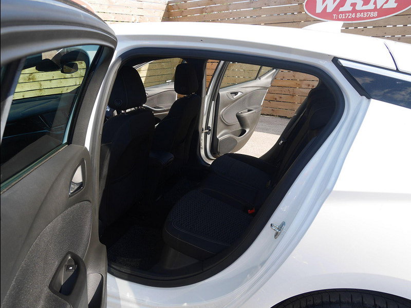 Vauxhall Astra 1.4i Turbo SRi Nav Auto Euro 6 (s/s) 5dr 5dr Automatic 2026