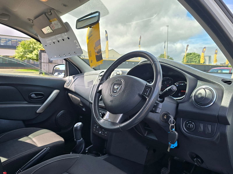Dacia Sandero 1.2 Laureate Hatchback 5dr Petrol Manual Euro 5 (75 ps)