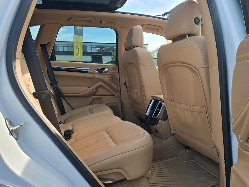 Porsche Cayenne 3.0 TD V6 SUV 5dr Diesel Tiptronic 4WD Euro 5 (s/s) (240 ps)