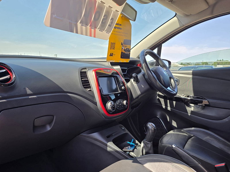Renault Captur 0.9 TCe ENERGY Signature Nav SUV 5dr Petrol Manual Euro 6 (s/s) (90 ps)