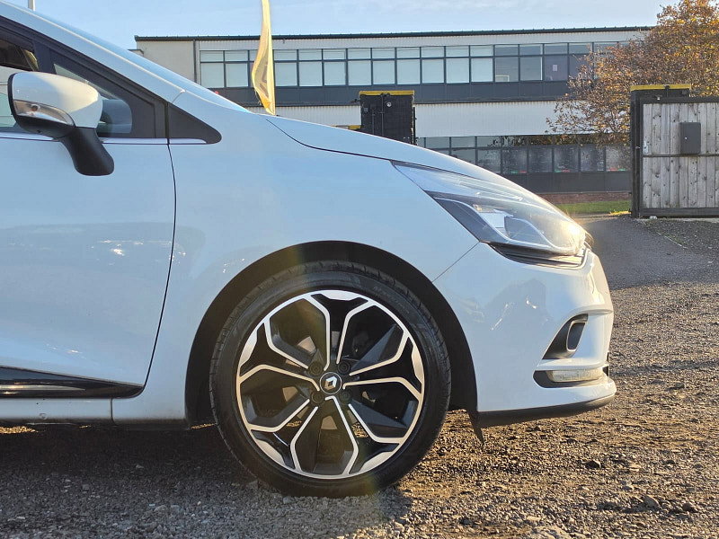 Renault Clio 0.9 TCe Iconic Hatchback 5dr Petrol Manual Euro 6 (s/s) (75 ps)