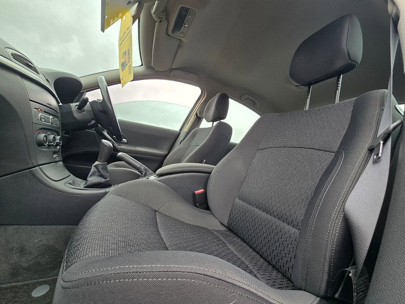 Renault Laguna 2.0 16v Extreme Hatchback 5dr Petrol Manual (187 g/km, 135 bhp)