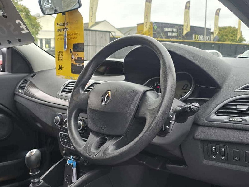 Renault Megane 1.6L Expression VVT 110 Coupe 3dr Petrol Manual Euro 4 (110 bhp)