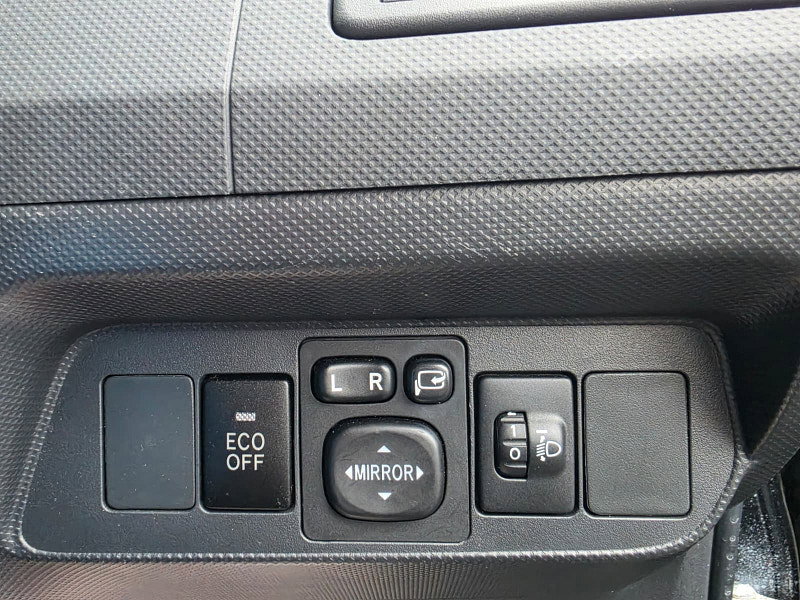 Toyota Auris 1.33 Dual VVT-i TR Hatchback 5dr Petrol Manual Euro 4 (s/s) (101 ps)