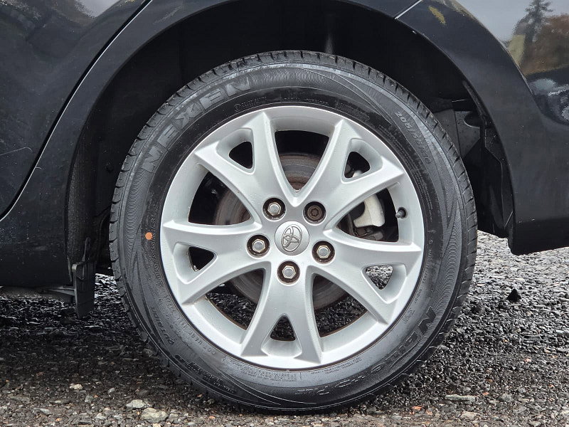 Toyota Auris 1.33 Dual VVT-i TR Hatchback 5dr Petrol Manual Euro 4 (s/s) (101 ps)