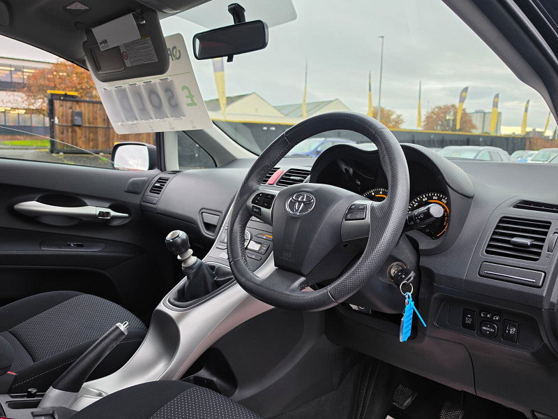 Toyota Auris 1.33 Dual VVT-i TR Hatchback 5dr Petrol Manual Euro 4 (s/s) (101 ps)