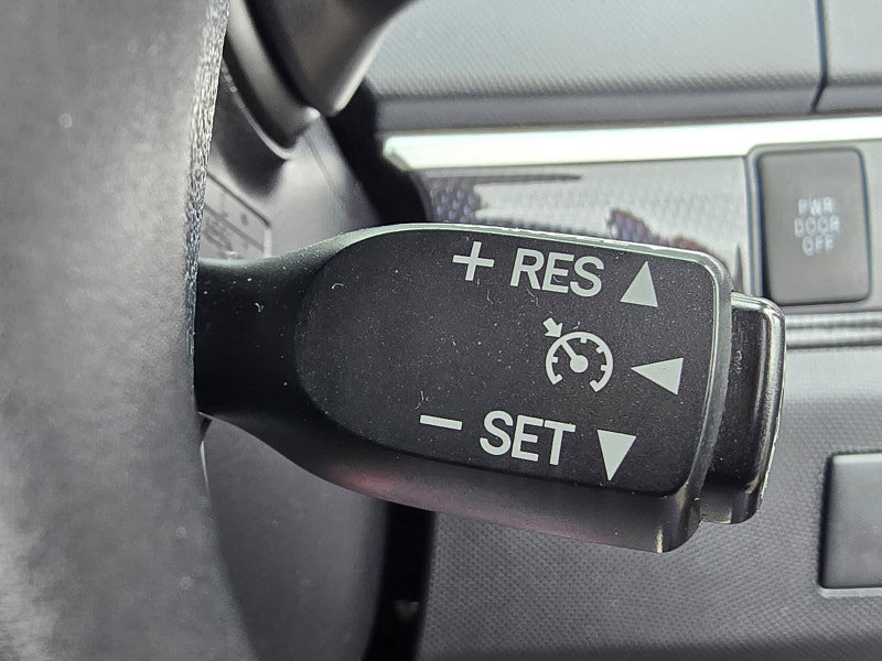 Toyota Estima 2WD Auto MPV