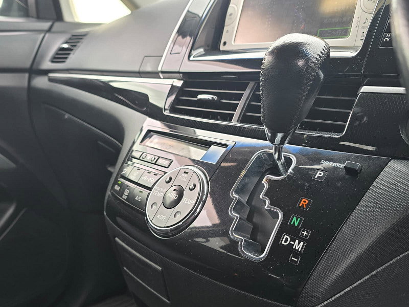 Toyota Estima 2WD Auto MPV