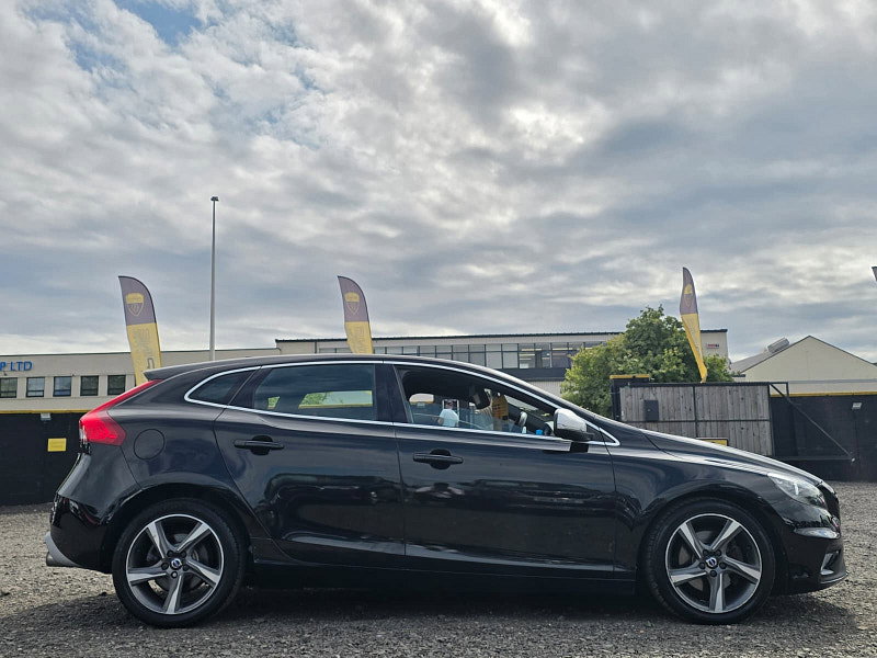Volvo V40 2.0 D2 R-Design Nav Hatchback 5dr Diesel Manual Euro 6 (s/s) (120 ps)