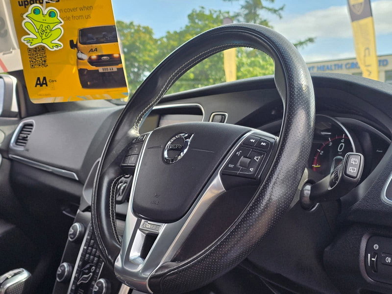 Volvo V40 2.0 T2 GPF R-Design Nav Plus Hatchback 5dr Petrol Manual Euro 6 (s/s) (122 ps)