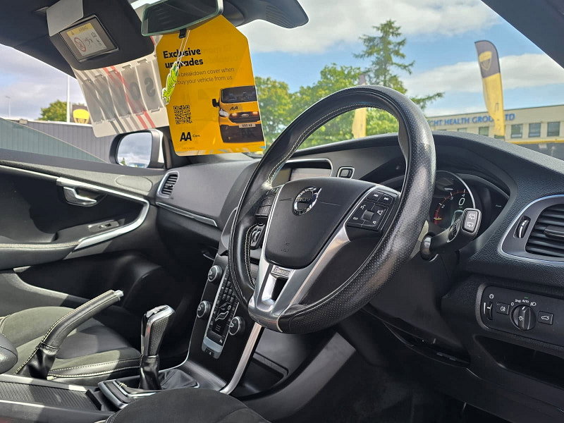 Volvo V40 2.0 T2 GPF R-Design Nav Plus Hatchback 5dr Petrol Manual Euro 6 (s/s) (122 ps)