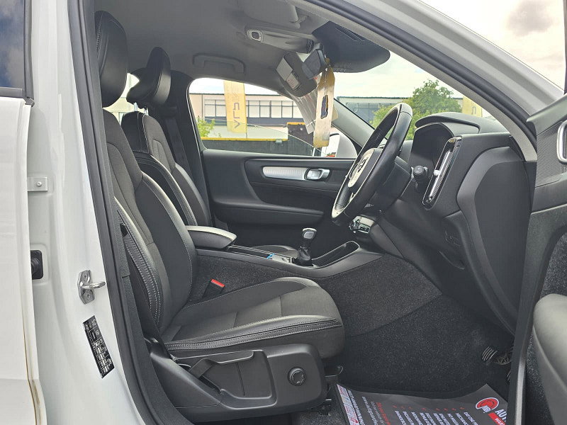 Volvo XC40 1.5 T3 Momentum SUV 5dr Petrol Manual Euro 6 (s/s) (163 ps)