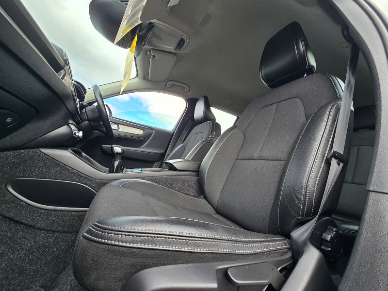Volvo XC40 1.5 T3 Momentum SUV 5dr Petrol Manual Euro 6 (s/s) (163 ps)