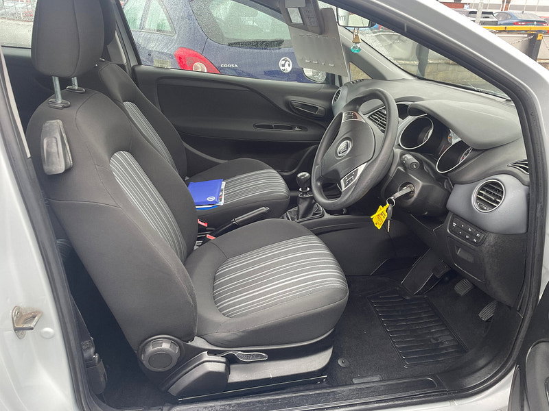 Fiat Punto Evo 1.4 Active Hatchback 3dr Petrol Euro 5 (s/s) (77 bhp) 3dr Manual 2026
