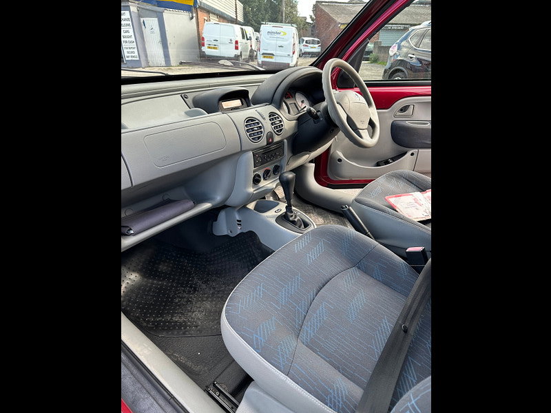 Renault Kangoo 1.6 16v Expression MPV 5dr Petrol Automatic (190 g/km, 95 bhp) 5dr Automatic 2026