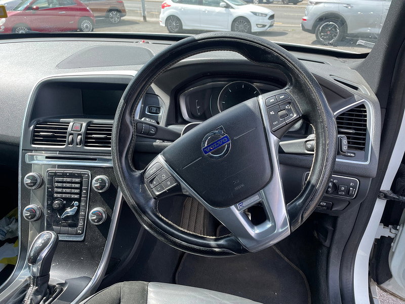Volvo XC60 2.4 D4 R-Design SUV 5dr Diesel Geartronic AWD Euro 5 (181 ps) 5dr Automatic 2026
