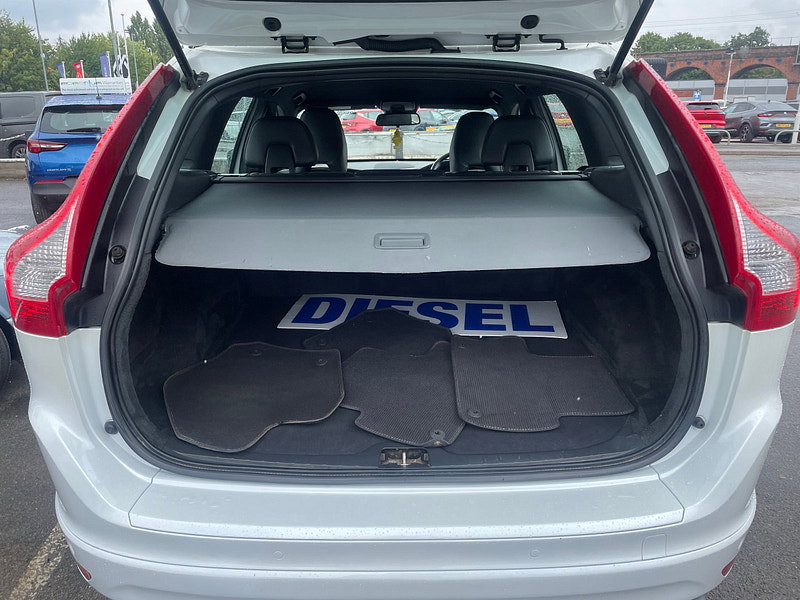 Volvo XC60 2.4 D4 R-Design SUV 5dr Diesel Geartronic AWD Euro 5 (181 ps) 5dr Automatic 2026