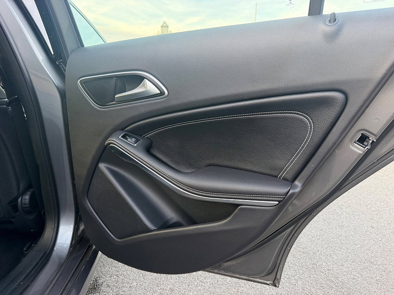 Mercedes-Benz A Class 1.5 A180d SE (Executive) Hatchback 5dr Diesel 7G-DCT Euro 6 (s/s) (109 ps)