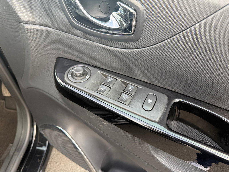 Renault Captur 1.5 dCi ENERGY Dynamique S MediaNav SUV 5dr Diesel Manual Euro 5 (s/s) (90 ps)
