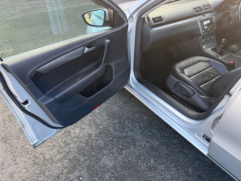 Volkswagen Passat 2.0 TDI BlueMotion Tech Executive Saloon 4dr Diesel Manual Euro 5 (s/s) (140 ps)