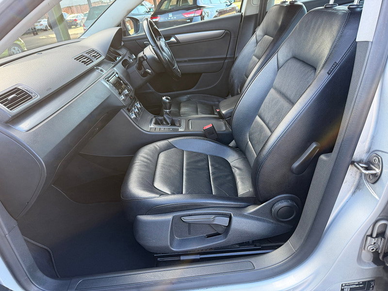 Volkswagen Passat 2.0 TDI BlueMotion Tech Executive Saloon 4dr Diesel Manual Euro 5 (s/s) (140 ps)