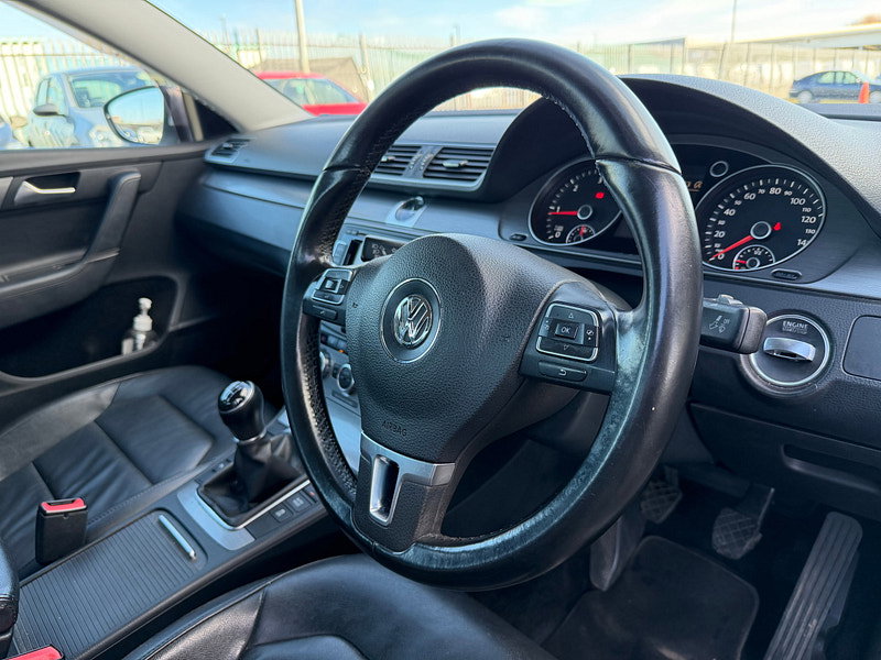 Volkswagen Passat 2.0 TDI BlueMotion Tech Executive Saloon 4dr Diesel Manual Euro 5 (s/s) (140 ps)
