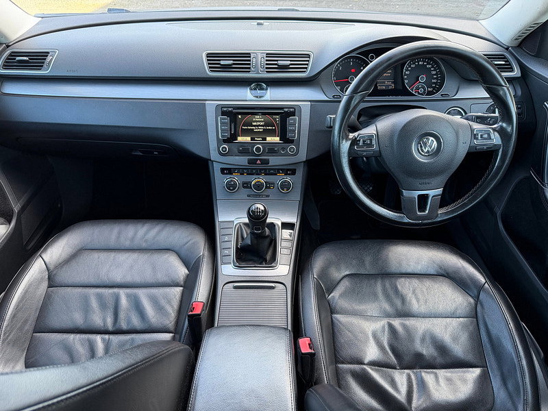 Volkswagen Passat 2.0 TDI BlueMotion Tech Executive Saloon 4dr Diesel Manual Euro 5 (s/s) (140 ps)