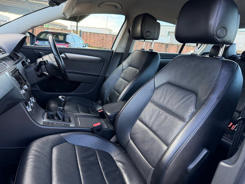 Volkswagen Passat 2.0 TDI BlueMotion Tech Executive Saloon 4dr Diesel Manual Euro 5 (s/s) (140 ps)