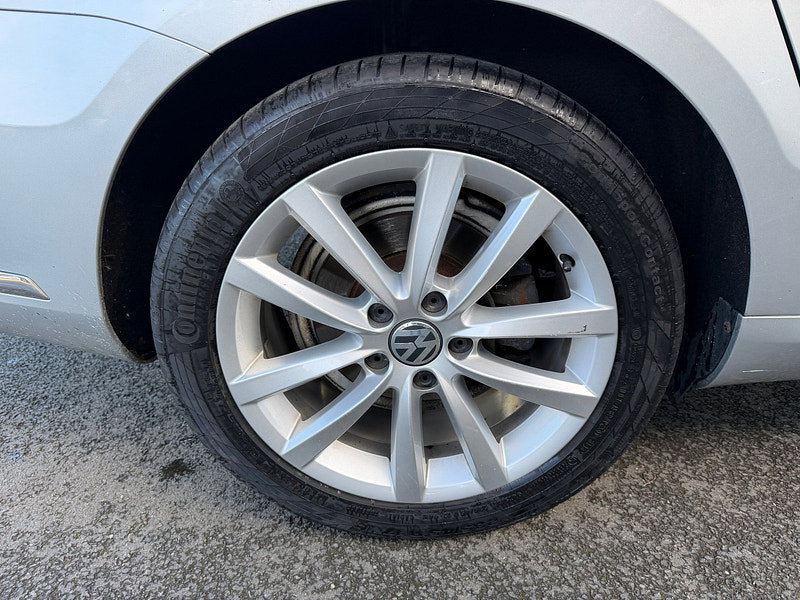 Volkswagen Passat 2.0 TDI BlueMotion Tech Executive Saloon 4dr Diesel Manual Euro 5 (s/s) (140 ps)