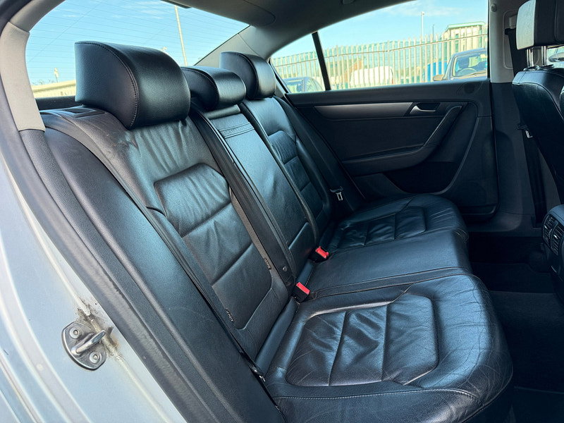 Volkswagen Passat 2.0 TDI BlueMotion Tech Executive Saloon 4dr Diesel Manual Euro 5 (s/s) (140 ps)