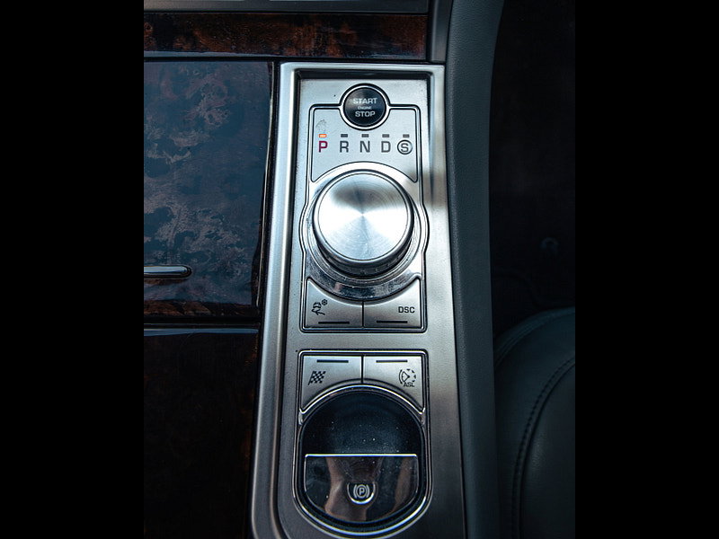 Jaguar XF 3.0d V6 Premium Luxury Saloon 4dr Diesel Auto Euro 5 (240 ps) 4dr Automatic 2026