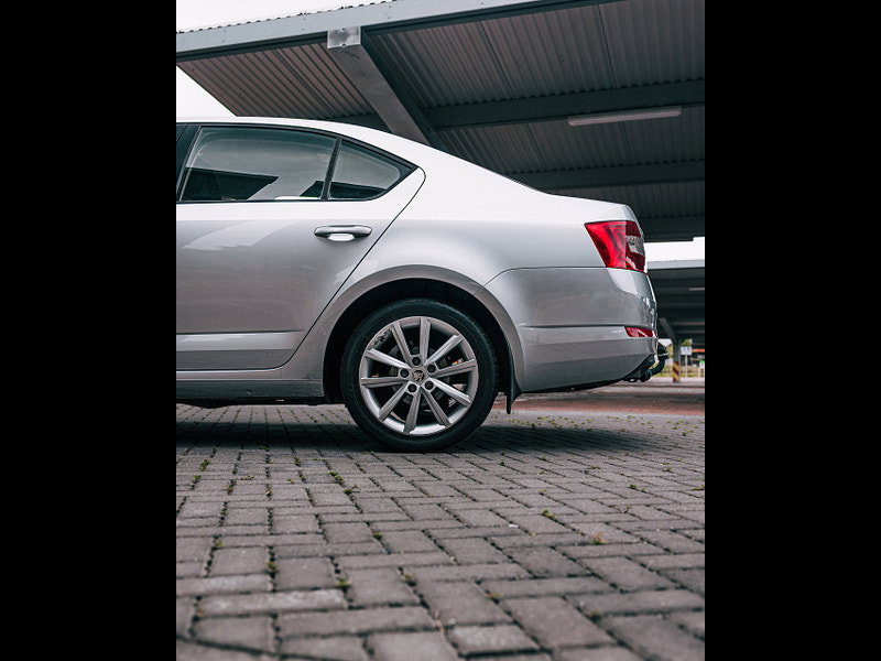 Skoda Octavia 1.6 TDI Elegance Hatchback 5dr Diesel DSG Euro 5 (s/s) (105 ps) 5dr Automatic 2026