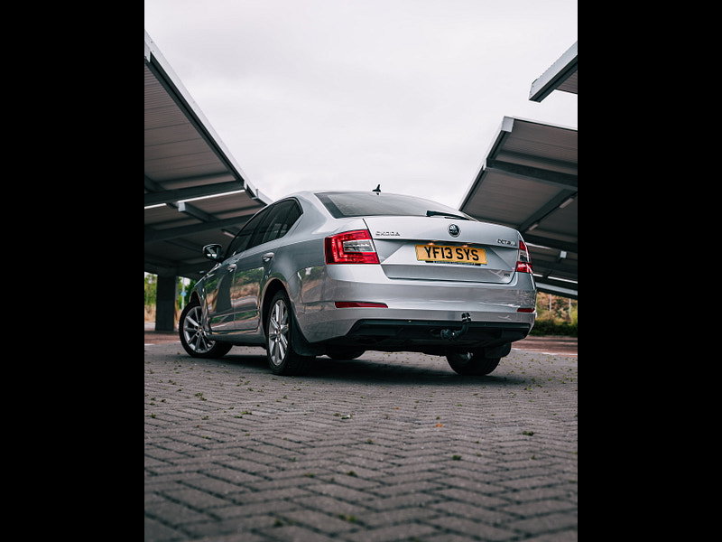 Skoda Octavia 1.6 TDI Elegance Hatchback 5dr Diesel DSG Euro 5 (s/s) (105 ps) 5dr Automatic 2026